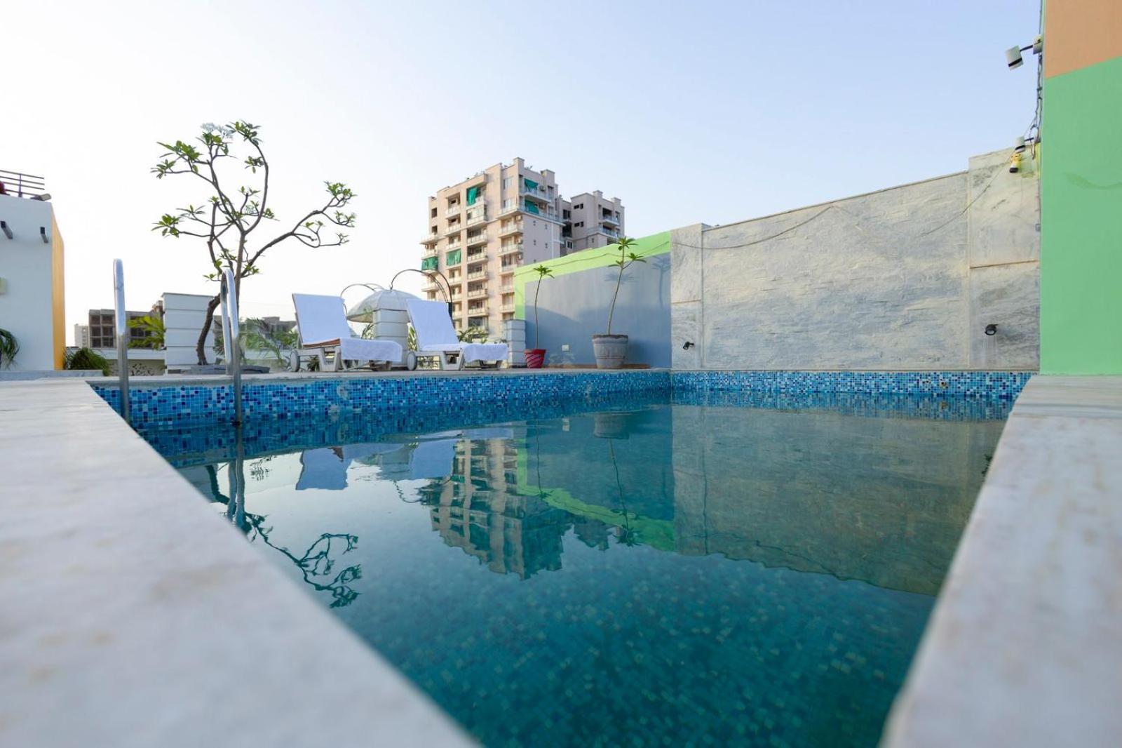 Hotel Sahibs Lighthouse - Swimming Pool Агра Екстериор снимка